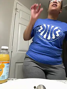 Snapshot of SexyHoneyRedd chatting on 12-07-24, 12:08 SexyHoneyRedd online show from 12-07-24, 12:08