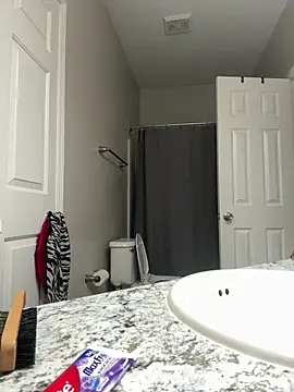 Snapshot of SexyHoneyRedd chatting on 02-20-25, 12:15 SexyHoneyRedd online show from 02-20-25, 12:15