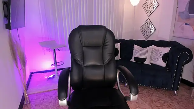 naomii campbell  online show from 01-12-25, 03:14