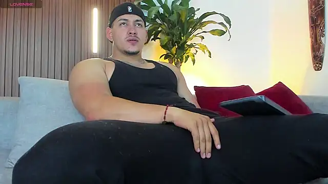 lucasanto  online show from 12-18-25, 01:55