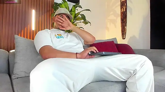 lucasanto  online show from 02-20-26, 03:36