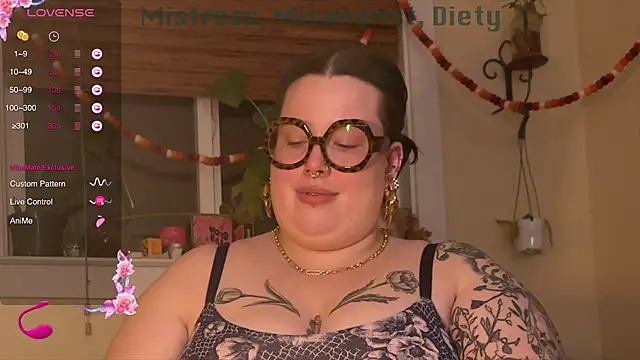 Snapshot of MissBika chatting on 12-25-24, 09:02 MissBika online show from 12-25-24, 09:02