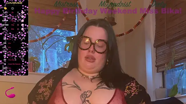 Snapshot of MissBika chatting on 01-13-25, 01:02 MissBika online show from 01-13-25, 01:02