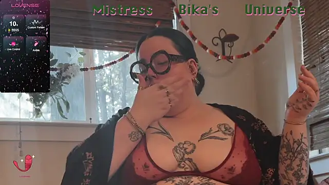 Snapshot of MissBika chatting on 02-15-25, 10:31 MissBika online show from 02-15-25, 10:31