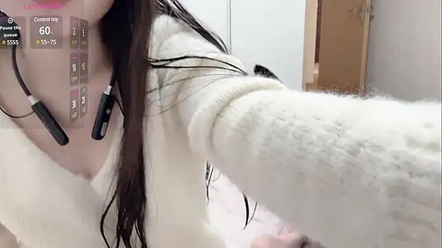 Snapshot of Sweet-Angel999 chatting on 02-18-25, 01:55 Sweet-Angel999 online show from 02-18-25, 01:55