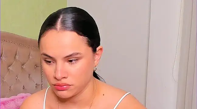 Snapshot of Luciluu20 chatting on 02-27-25, 06:42 Luciluu20 online show from 02-27-25, 06:42