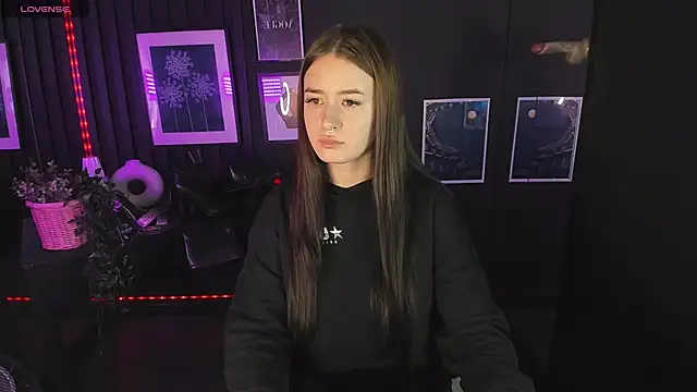 Snapshot of Lily_Moonlight chatting on 12-14-24, 07:18 Lily Moonlight online show from 12-14-24, 07:18