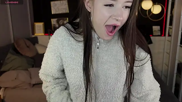 Snapshot of Lily_Moonlight chatting on 12-25-24, 02:23 Lily Moonlight online show from 12-25-24, 02:23