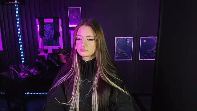 Snapshot of Lily_Moonlight chatting on 02-10-25, 01:55 Lily Moonlight online show from 02-10-25, 01:55