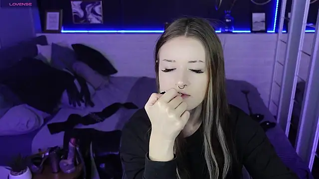 Snapshot of Lily_Moonlight chatting on 03-21-25, 07:33 Lily Moonlight online show from 03-21-25, 07:33