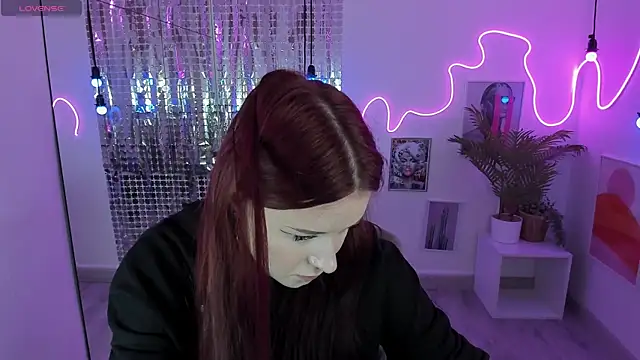 Snapshot of Lily_Moonlight chatting on 09-21-25, 07:10 Lily Moonlight online show from 09-21-25, 07:10
