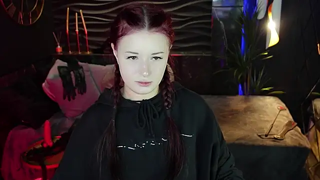 Snapshot of Lily_Moonlight chatting on 10-22-25, 07:41 Lily Moonlight online show from 10-22-25, 07:41