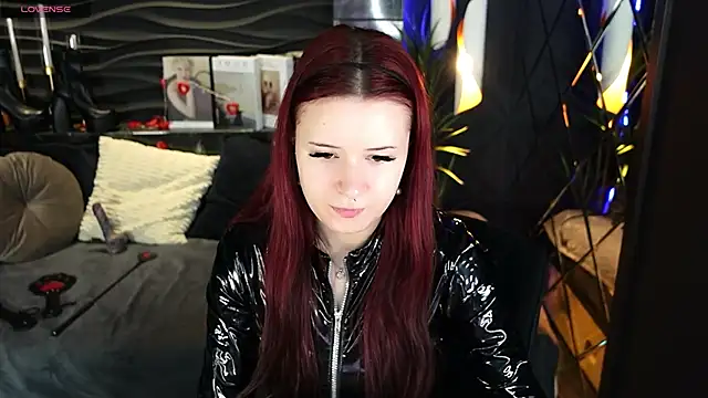 Lily Moonlight online show from 03-18-26, 07:44