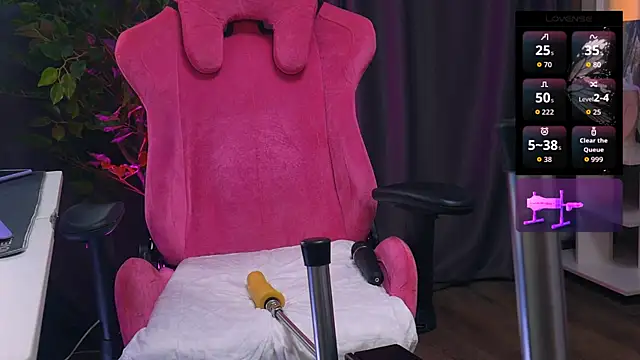 ley tori online show from 10-27-25, 02:26