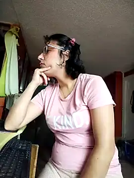 Snapshot of Im_Alma_ chatting on 03-11-25, 01:01 Im Alma online show from 03-11-25, 01:01