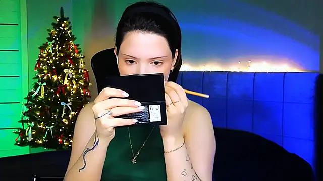 Stacy Gonzales  online show from 01-29-25, 06:01