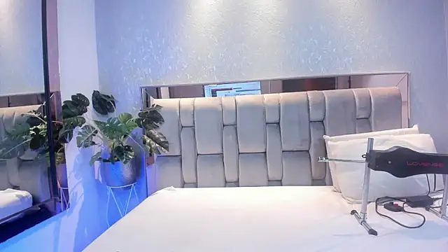 RoseTaylor   online show from 11-06-25, 05:08