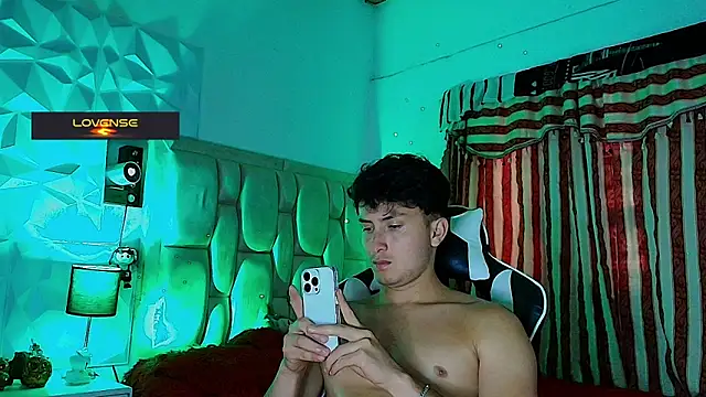 santyago taylor online show from 03-10-25, 10:13