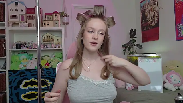 Daisy Dollxo online show from 04-28-26, 07:08