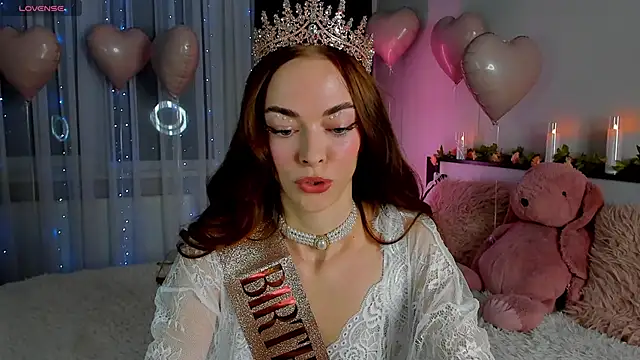 Snapshot of Undertheskin chatting on 02-08-25, 04:14 Undertheskin online show from 02-08-25, 04:14