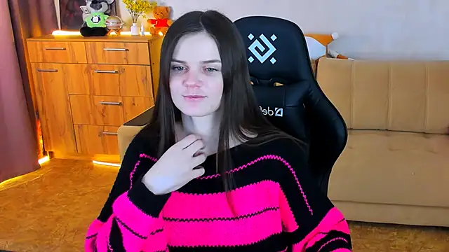 Snapshot of Lora_Cain chatting on 12-09-24, 03:44 Lora Cain online show from 12-09-24, 03:44