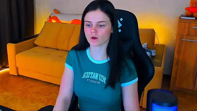 Snapshot of Lora_Cain chatting on 01-15-25, 01:45 Lora Cain online show from 01-15-25, 01:45