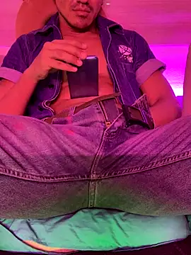 Snapshot of thesummerboy chatting on 12-03-24, 11:22 thesummerboy online show from 12-03-24, 11:22