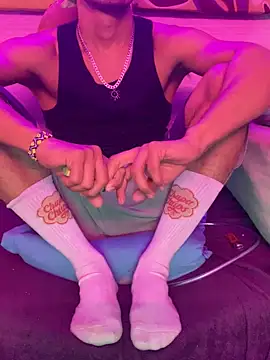 Snapshot of thesummerboy chatting on 12-09-24, 01:55 thesummerboy online show from 12-09-24, 01:55