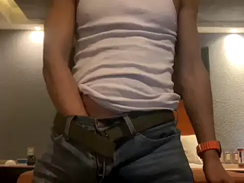 Snapshot of thesummerboy chatting on 03-05-25, 08:10 thesummerboy online show from 03-05-25, 08:10