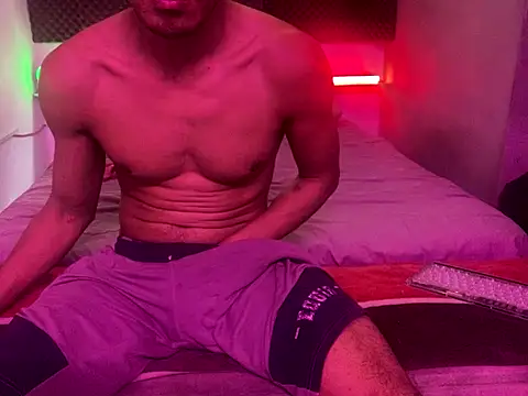 Snapshot of thesummerboy chatting on 09-30-25, 05:07 thesummerboy online show from 09-30-25, 05:07