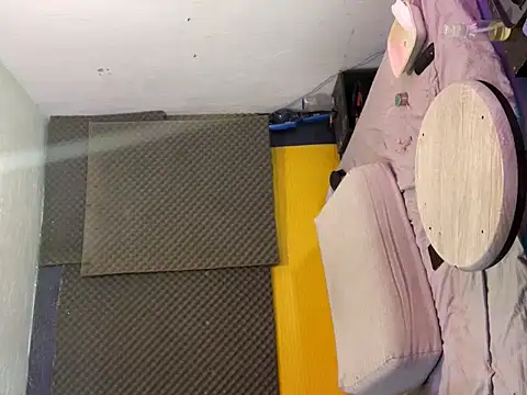 Snapshot of thesummerboy chatting on 11-18-25, 10:14 thesummerboy online show from 11-18-25, 10:14