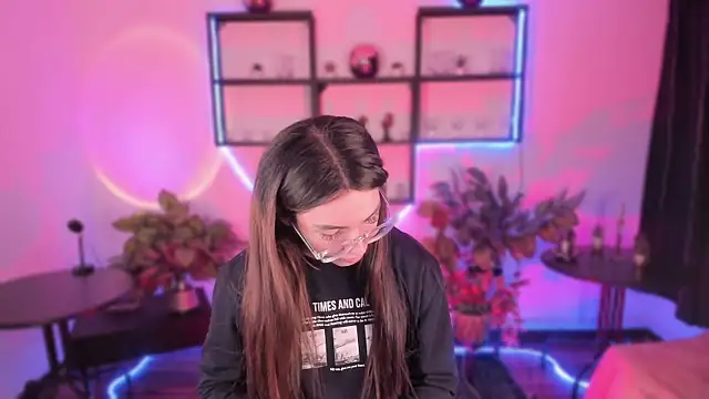 Snapshot of electra_goddes chatting on 11-29-25, 04:37 electra goddes online show from 11-29-25, 04:37