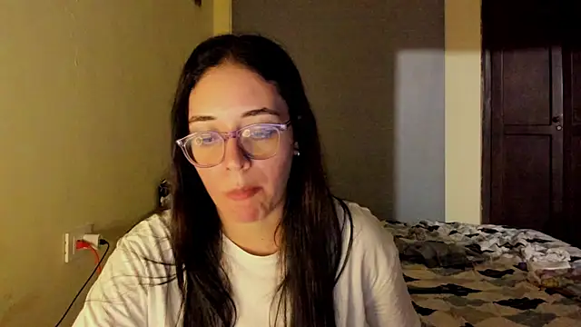 Snapshot of atenas_05_ chatting on 06-06-26, 11:42 atenas 05 online show from 06-06-26, 11:42