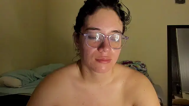 Snapshot of atenas_05_ chatting on 07-18-26, 09:24 atenas 05 online show from 07-18-26, 09:24