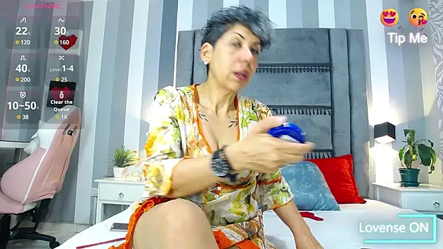 Julianewell online show from 03-19-25, 12:34