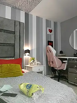 Julianewell online show from 11-07-25, 12:16