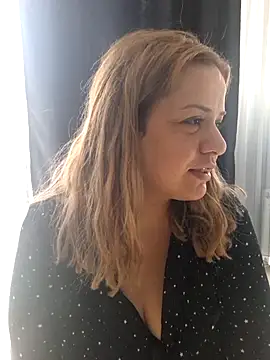 cansuozell online show from 12-20-25, 09:16