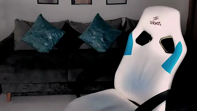 Snapshot of Rose_Sweetiee chatting on 12-18-25, 10:05 Rose Sweetiee online show from 12-18-25, 10:05