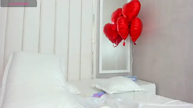 Snapshot of Carohorny4u chatting on 02-11-25, 04:24 Carohorny4u online show from 02-11-25, 04:24