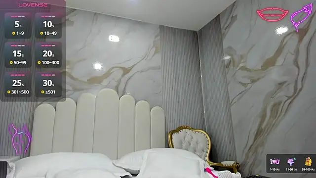 Snapshot of Carohorny4u chatting on 03-08-25, 08:44 Carohorny4u online show from 03-08-25, 08:44