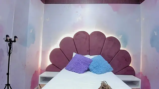 Snapshot of Carohorny4u chatting on 11-26-25, 11:44 Carohorny4u online show from 11-26-25, 11:44