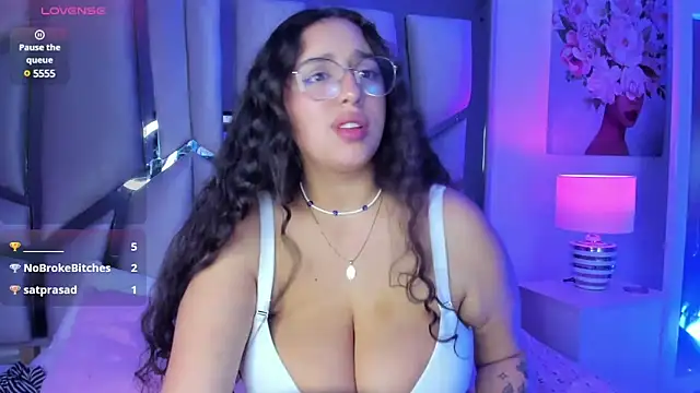 Snapshot of paulette_dupont chatting on 02-12-25, 07:02 paulette dupont online show from 02-12-25, 07:02