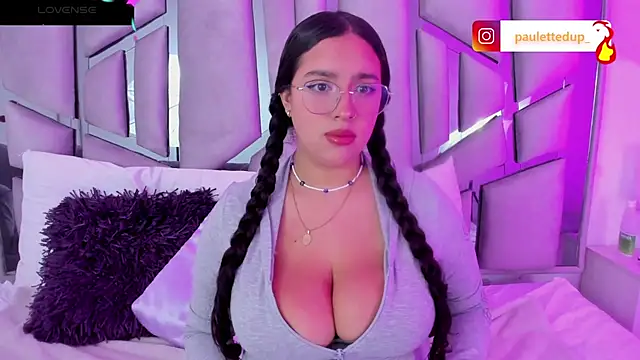 Snapshot of paulette_dupont chatting on 03-22-25, 02:05 paulette dupont online show from 03-22-25, 02:05