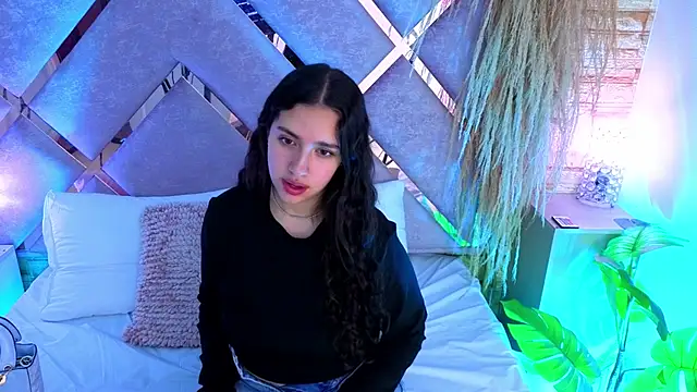 Snapshot of paulette_dupont chatting on 05-17-26, 02:53 paulette dupont online show from 05-17-26, 02:53