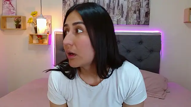 mia aira online show from 09-17-25, 03:35