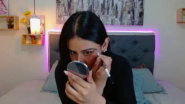 mia aira online show from 09-19-25, 02:40