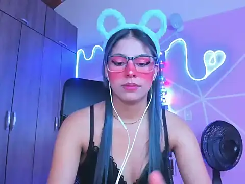 Snapshot of _ALLYSON18_ chatting on 02-02-25, 11:19 ALLYSON18 online show from 02-02-25, 11:19