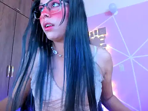 Snapshot of _ALLYSON18_ chatting on 03-18-25, 05:42 ALLYSON18 online show from 03-18-25, 05:42