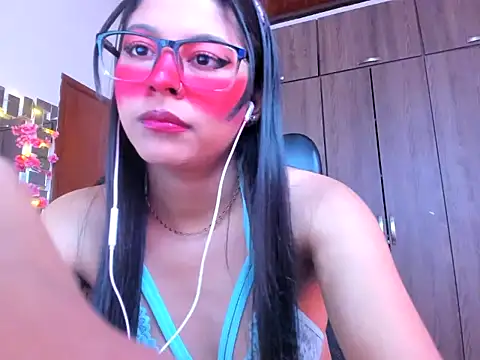 Snapshot of _ALLYSON18_ chatting on 09-09-25, 11:21 ALLYSON18 online show from 09-09-25, 11:21