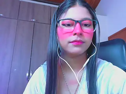 Snapshot of _ALLYSON18_ chatting on 06-05-26, 12:00 ALLYSON18 online show from 06-05-26, 12:00